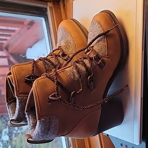 Madeline girl camel boot 8.5